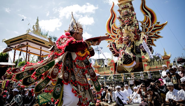 suasana upacara ngaben