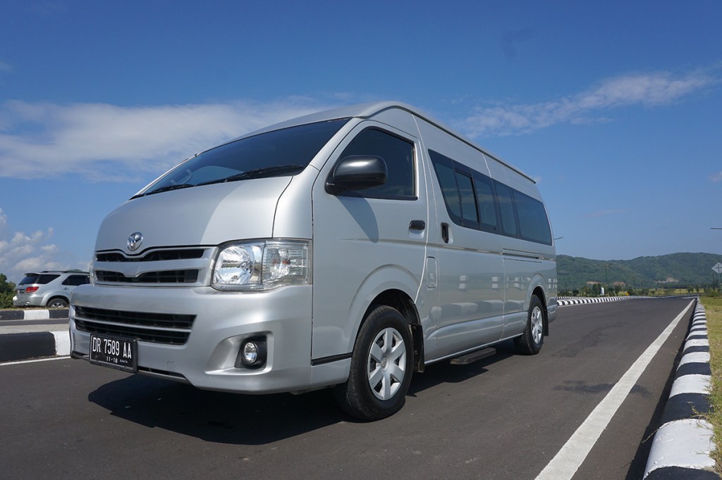 Gambar mobil travel untuk disewakan sumber dotblogs.com.tw