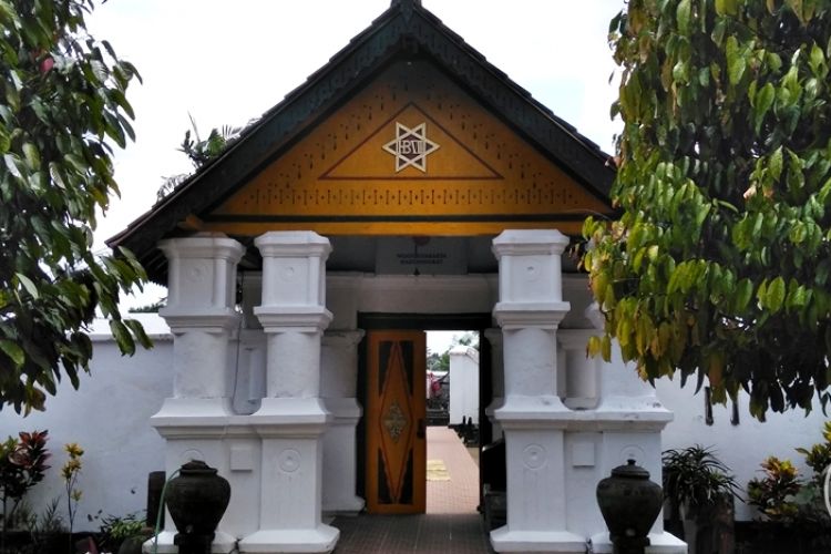 Makam Wotgaleh. Sumber : brilio.net