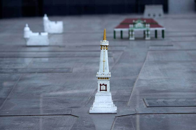Miniatur Tugu Jogja. Sumber : google.com