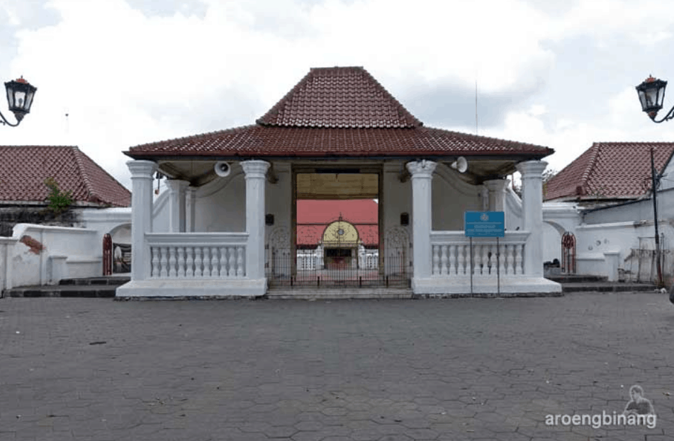 Gapura pada Masjid Gedhe Kauman, sumber ; google.com