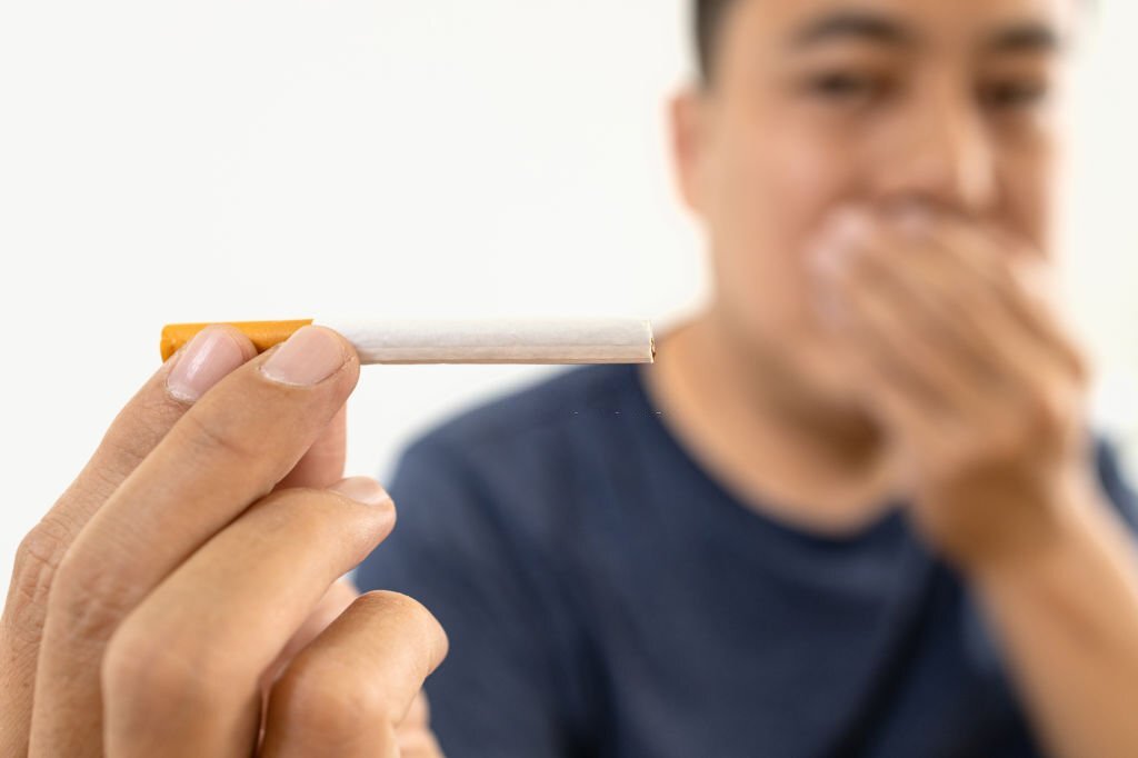 Hindari rokok, tips jaga imunitas tubuh bagi workaholic