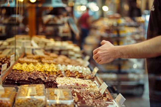 Jual oleh-oleh dengan keunikan tersendiri, Sumber: bolunusarasa.id